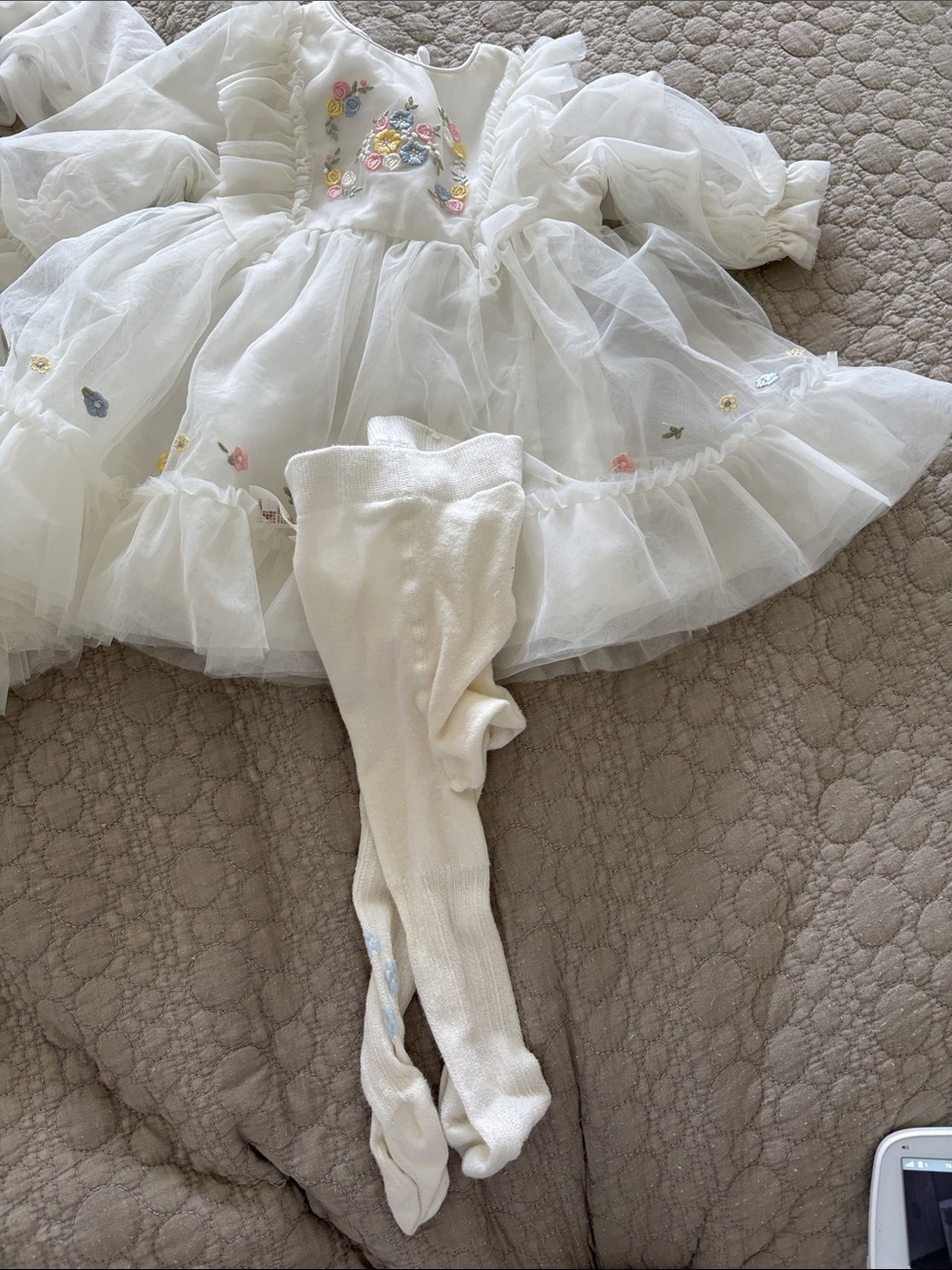 Dave&Bella White Floral/Flower Girl Embroidered Tulle Dress size 12-18 months